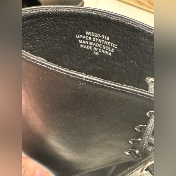 Widow Goth Bat Wing Platform Heels - Picture 9 of 9